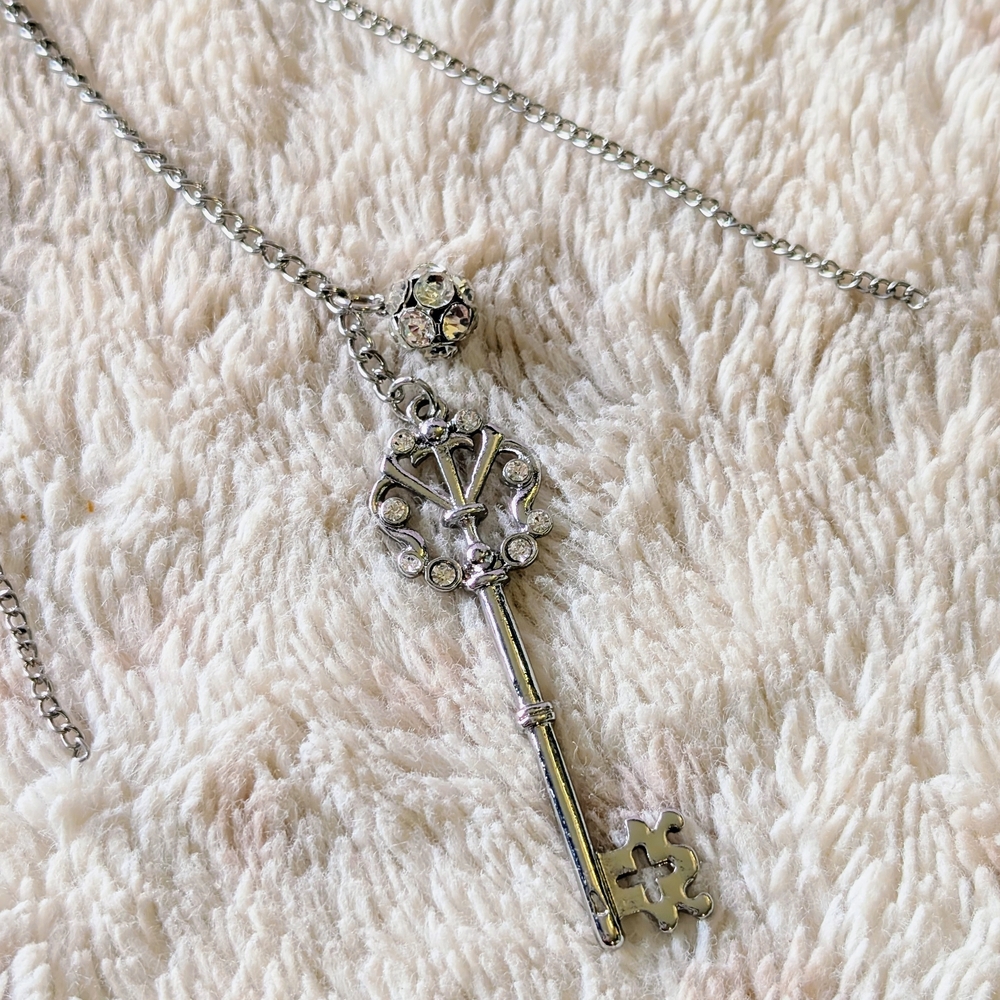 Silver Cross Key Lock Heart Rhinestone Necklace - Picture 3 of 10